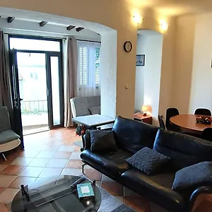 apartment-vuzar.primorje-gorskikotar.com/